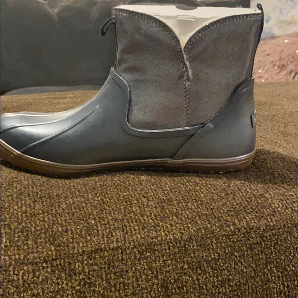 boots - Picture 2 of 3